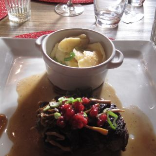 Loading...