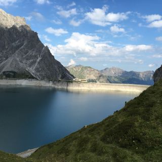 Loading...