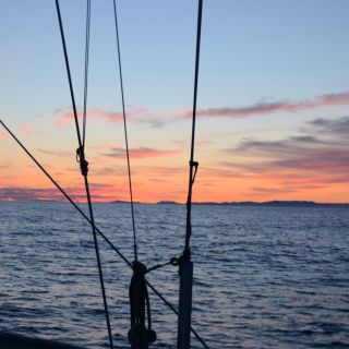 Loading...
