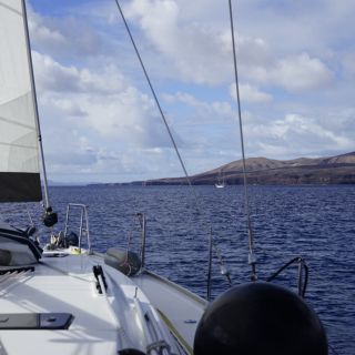 Loading...