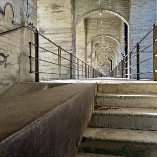 Loading...